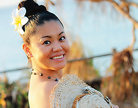 PUAHINANO 主賓　堀内 Pualani 保子＜Yasuko Pualani Horiuchi＞